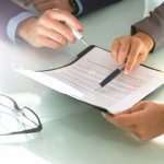 документы в руках