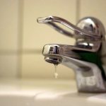 Слабый напор воды в квартире: пошаговая инструкция действий, когда и куда можно написать жалобу