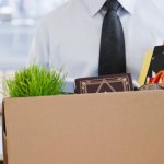 How many days in advance must an employer give notice of dismissal?